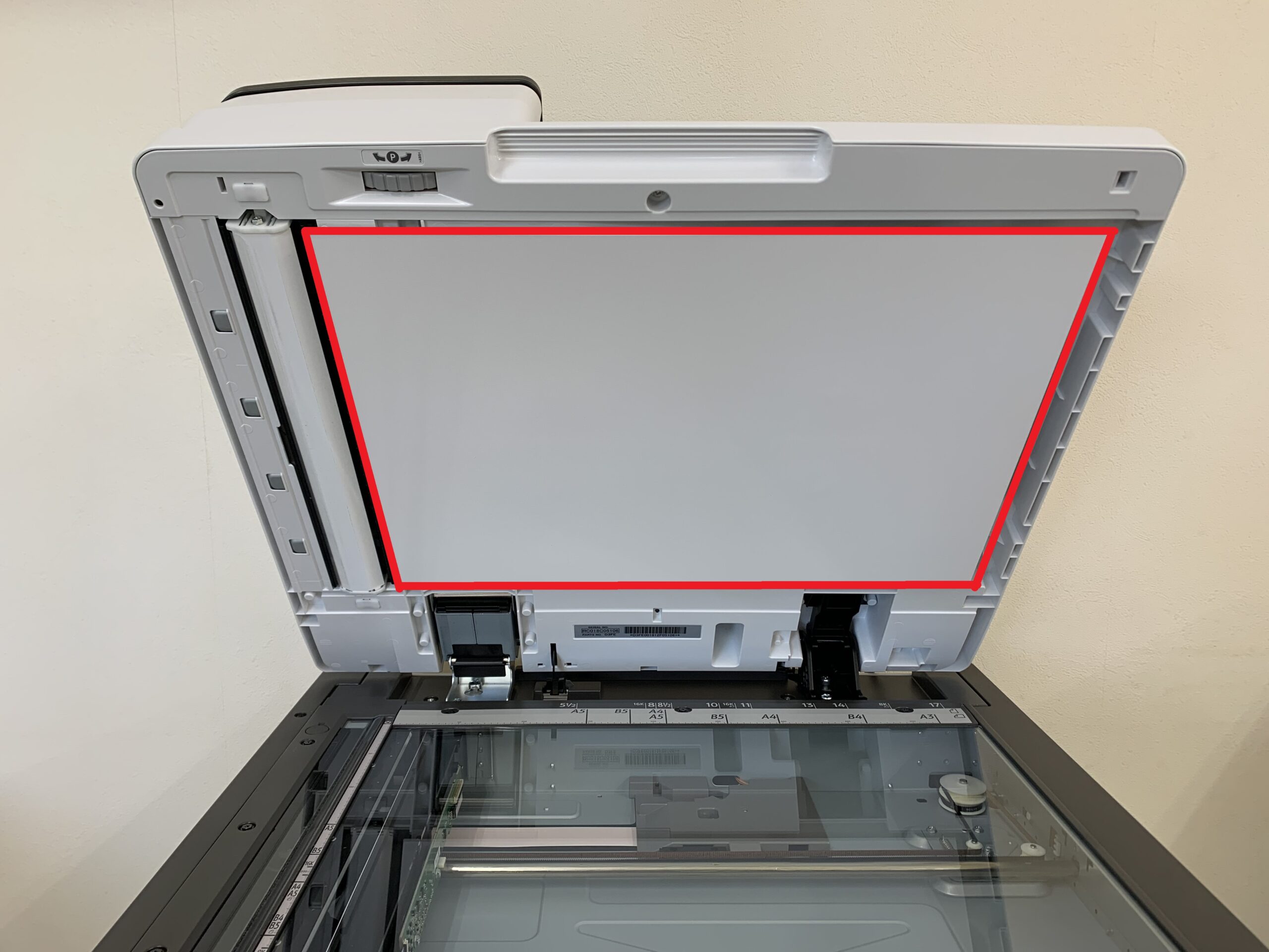 スキャナーの汚れを掃除する方法 4 %E9%8F%A1%E9%9D%A2%E3%82%AC%E3%83%A9%E3%82%B92 scaled